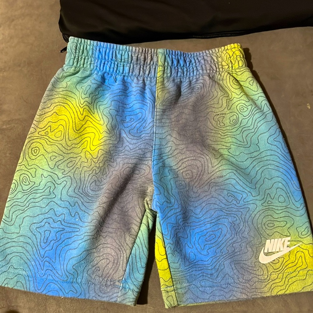 Nike tie dye boy shorts size 5-6 T
